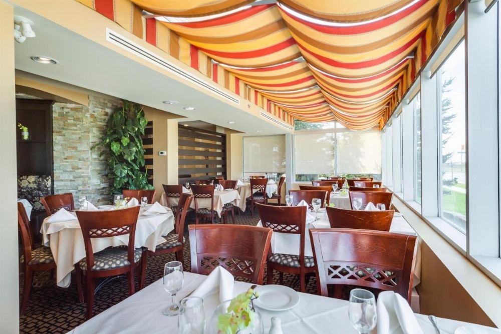 Monte Carlo Inns - Vaughan Suites Image 40